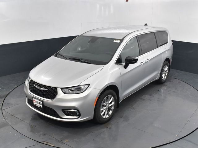 New 2026 Chrysler Pacifica Select image 41