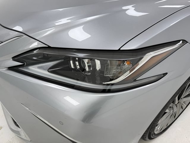 Used 2025 Lexus ES 300h w/ Technology Package FWD image 6