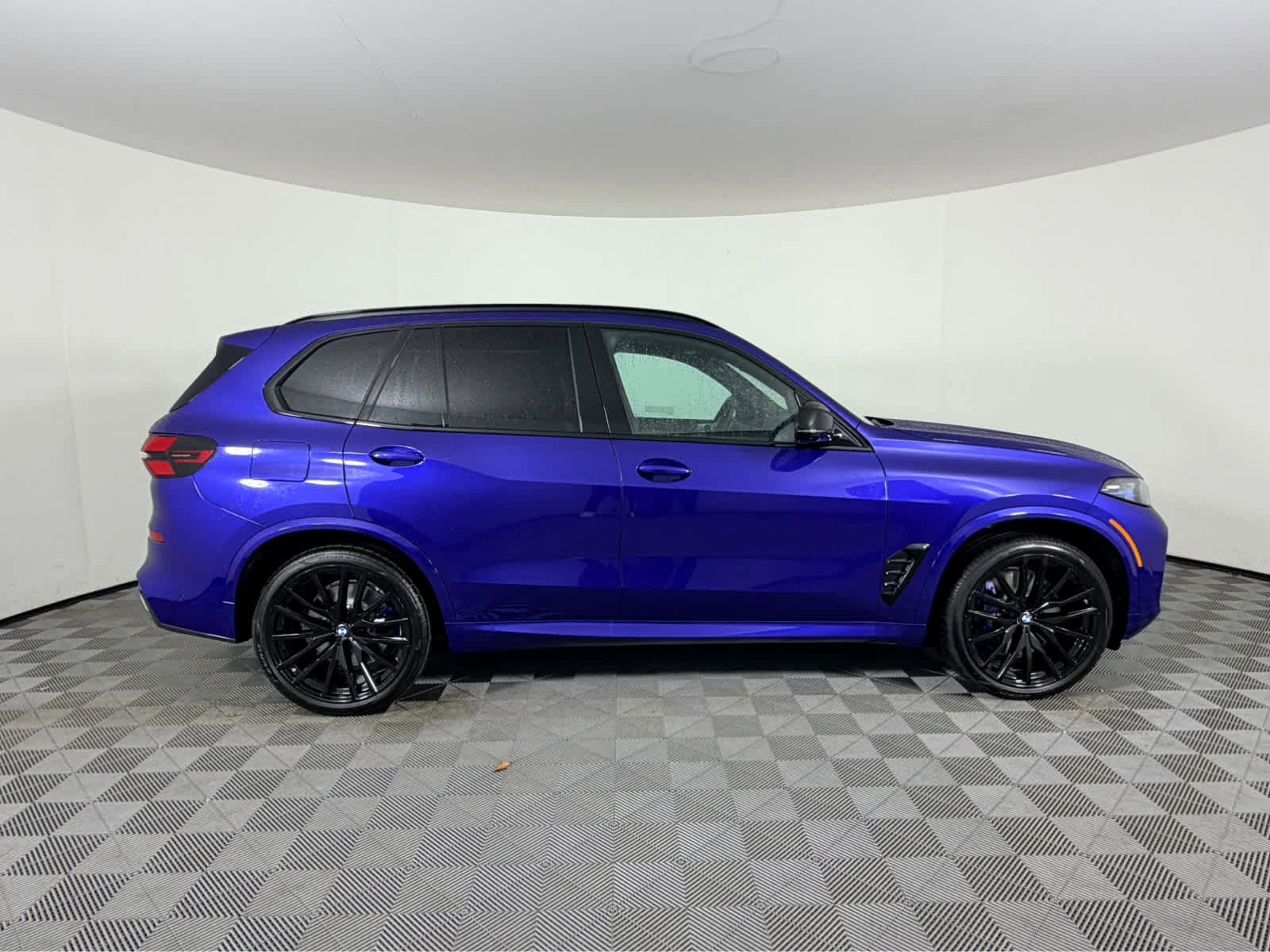 New 2026 BMW X5 M60i image 4