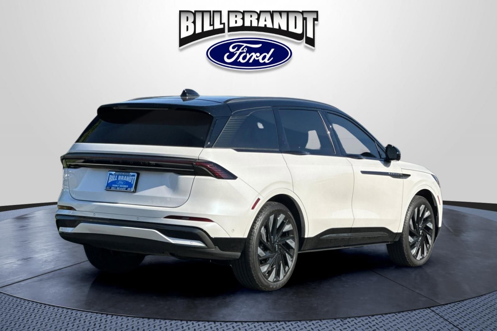 Used 2024 Lincoln Nautilus Reserve w/ Equipment Group 202A AWD/4WD image 3