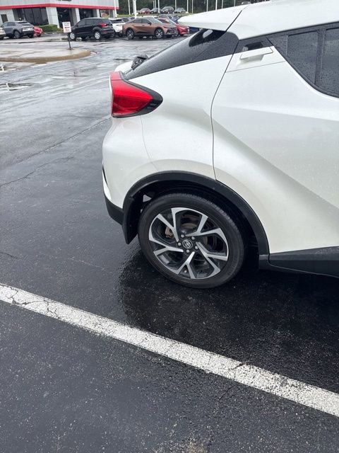 Used 2018 Toyota C-HR XLE FWD image 6