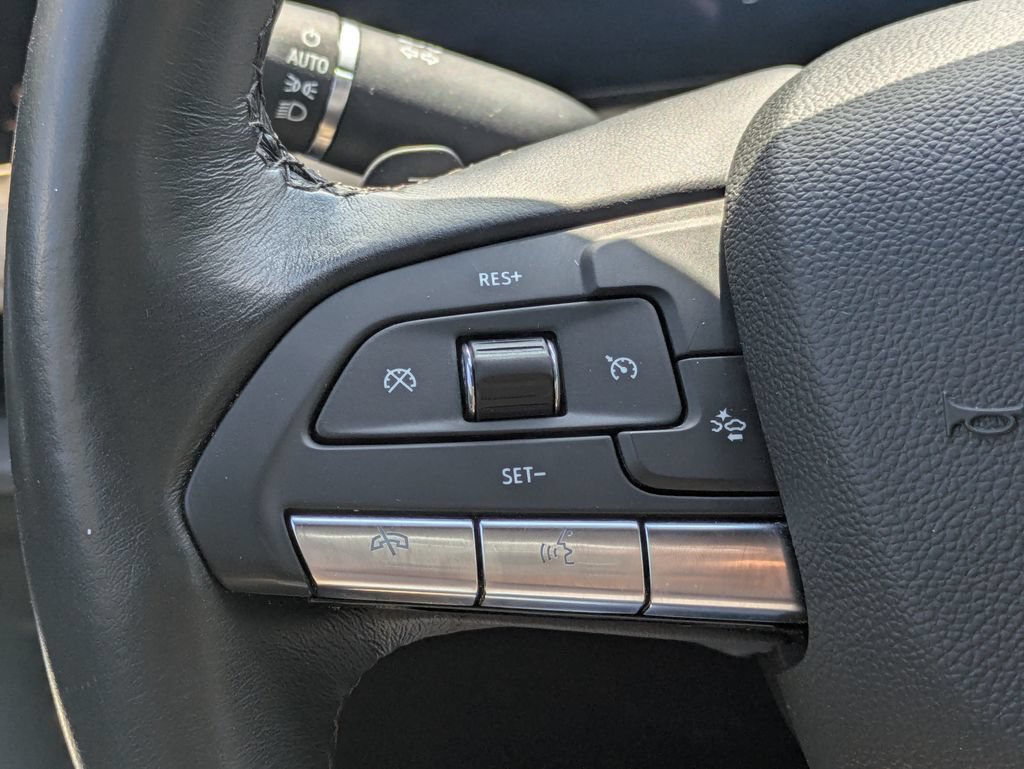 Used 2025 Cadillac XT4 Premium Luxury FWD image 24