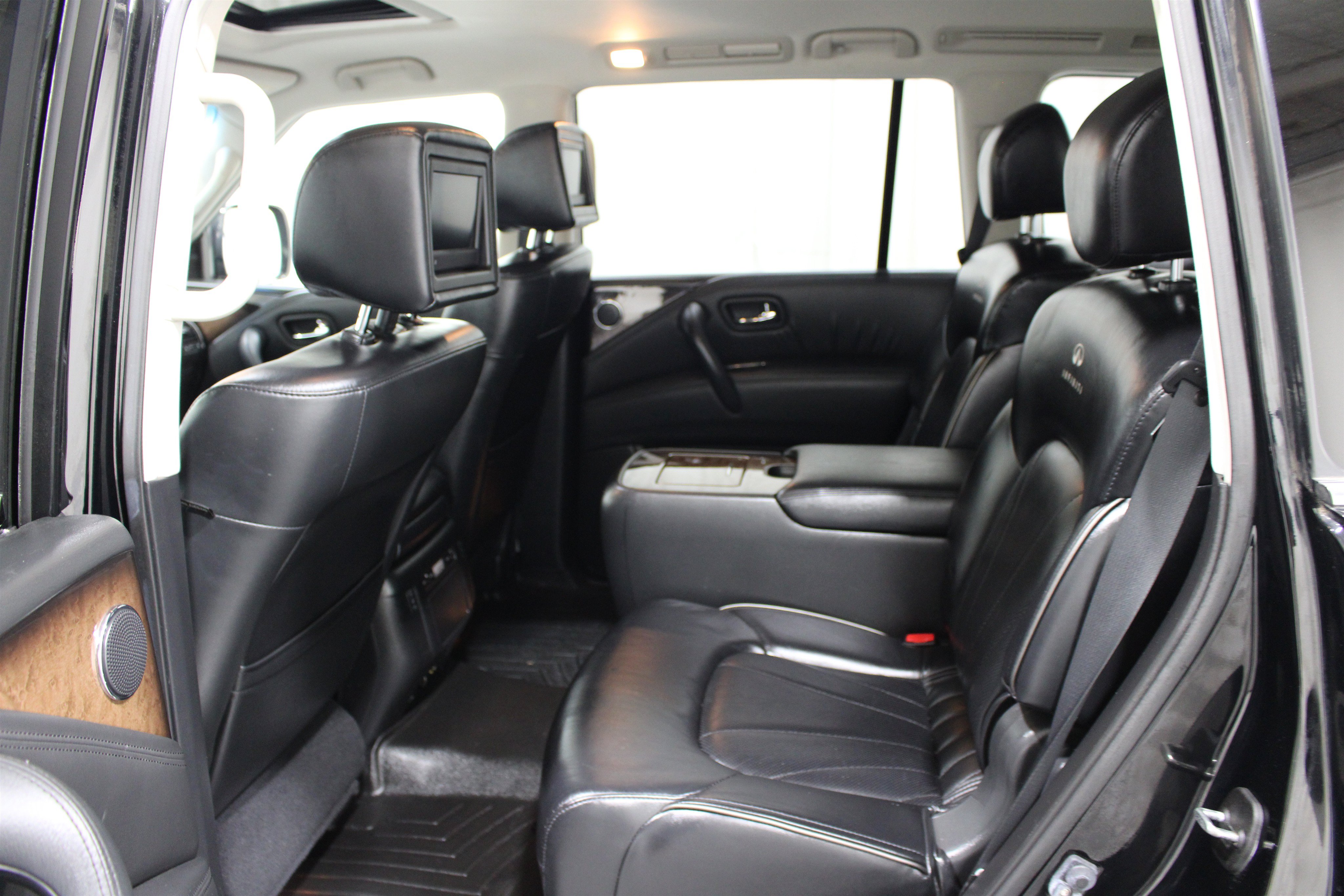 Used 2011 INFINITI QX56 4WD w/ Deluxe Touring Pkg image 22
