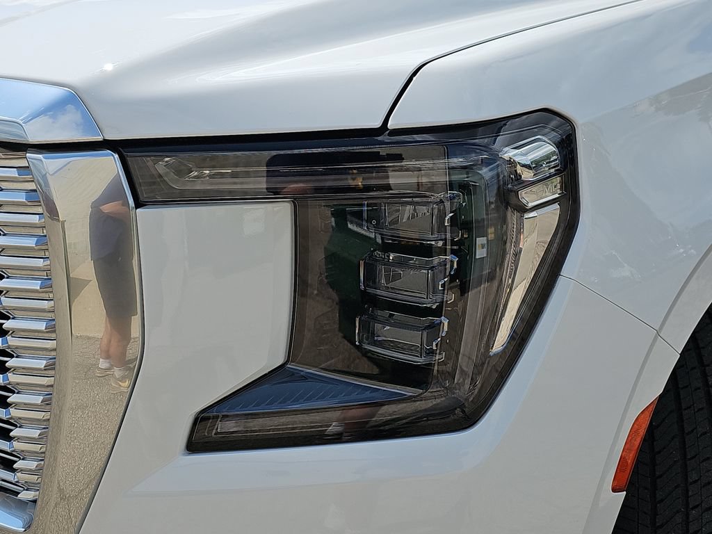 Used 2024 GMC Yukon Denali w/ Advanced Technology Package AWD/4WD image 39