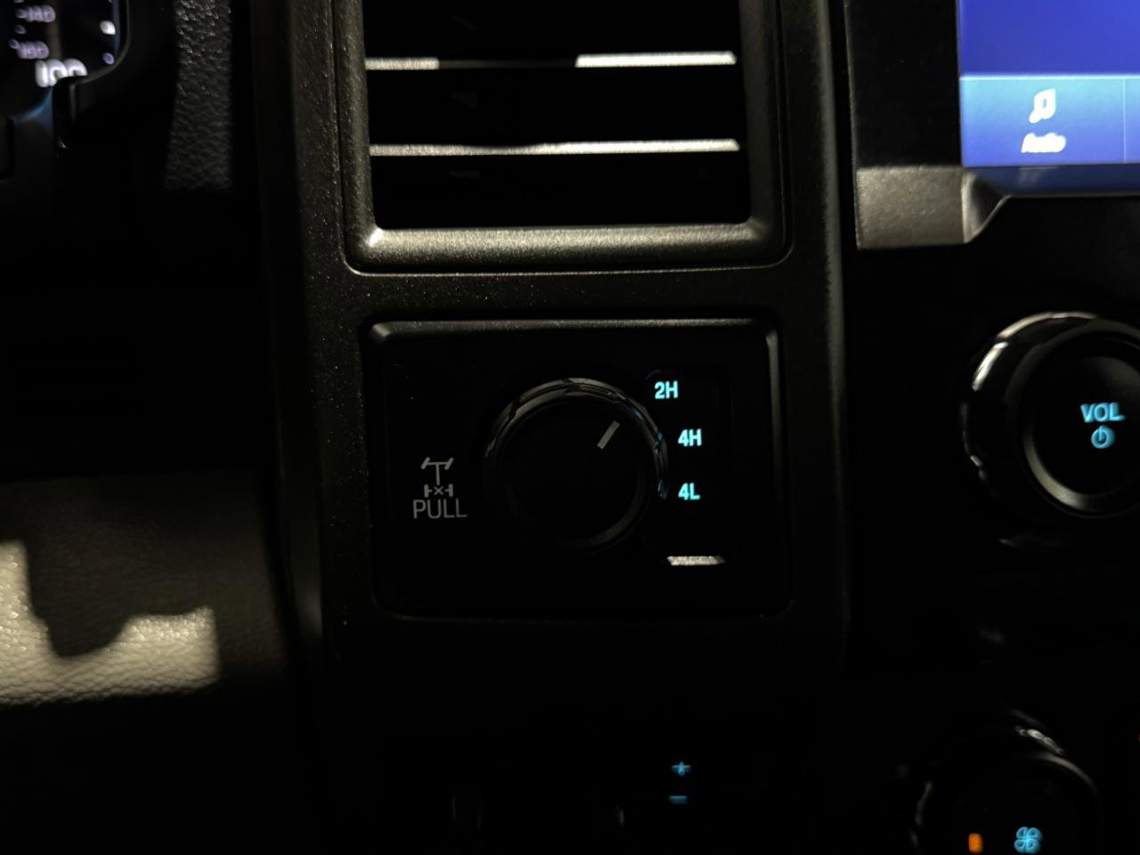 Used 2022 Ford F250 XL w/ Power Equipment Group AWD/4WD image 32