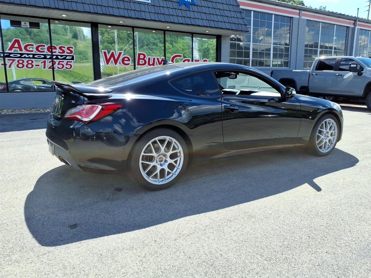 Used 2016 Hyundai Genesis 3.8 RWD image 5
