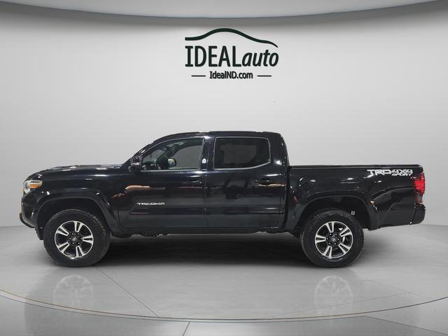 Used 2018 Toyota Tacoma TRD Sport image 2
