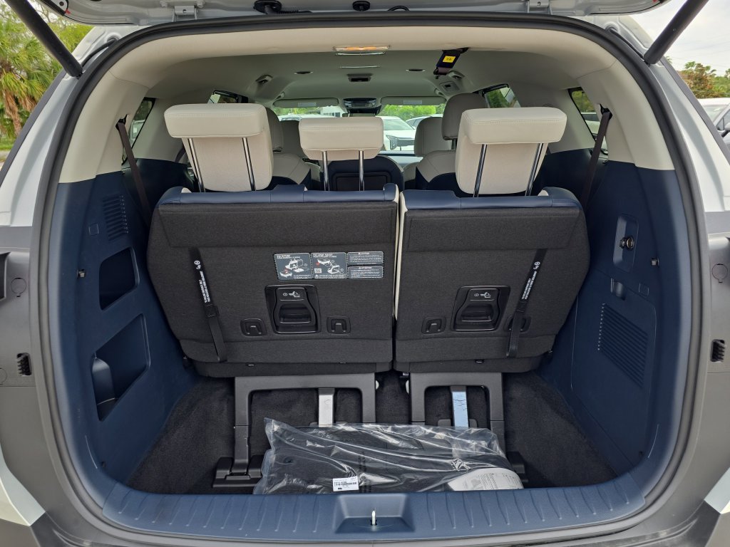 New 2026 Kia Carnival EX FWD image 10