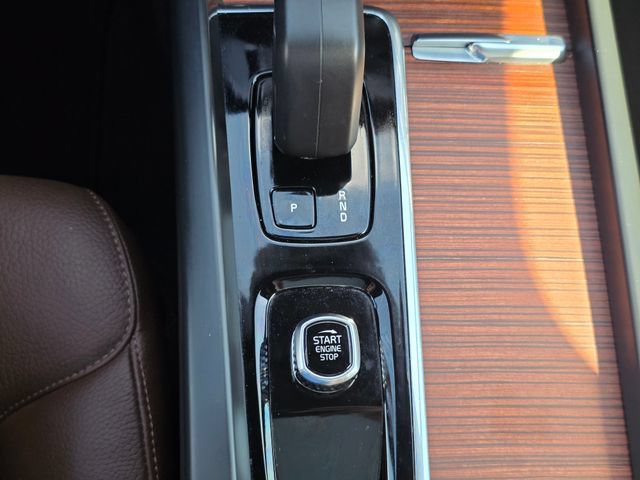 Used 2025 Volvo XC60 B5 Plus AWD/4WD image 30