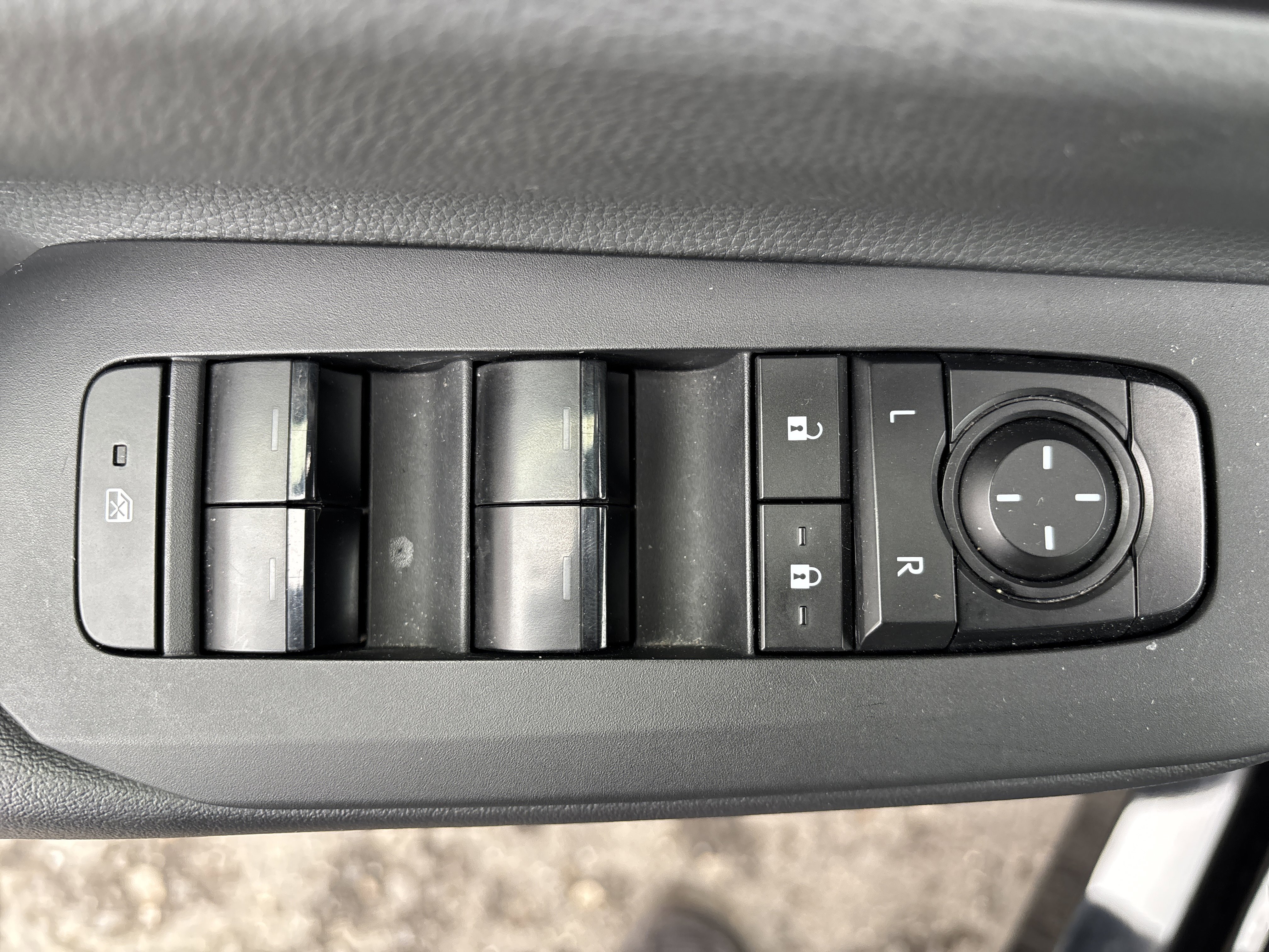 Used 2024 Toyota Prius LE image 17