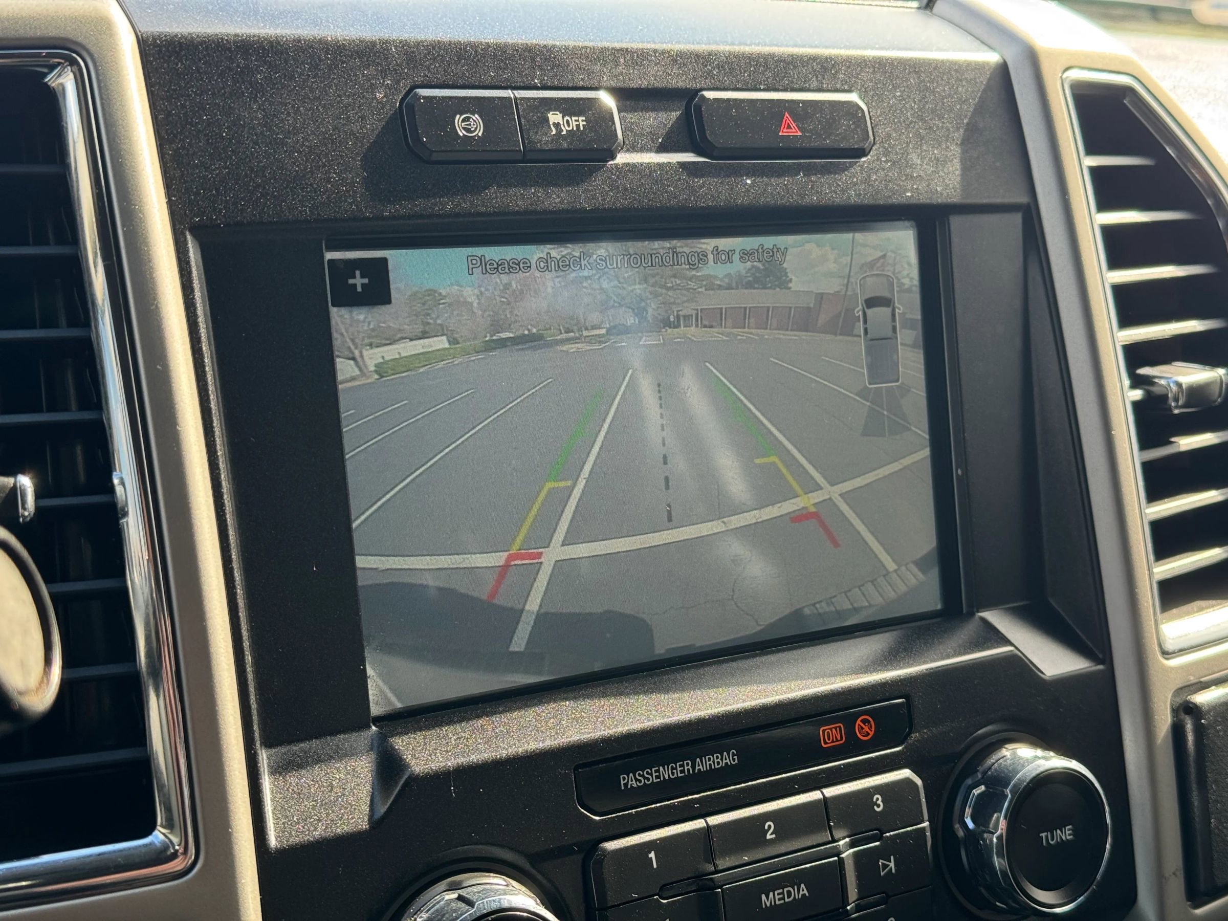 Used 2018 Ford F350 Lariat w/ Camper Package image 27