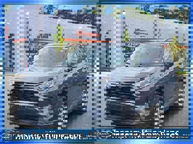 Used 2021 Toyota RAV4 XLE w/ Convenience Package image 4