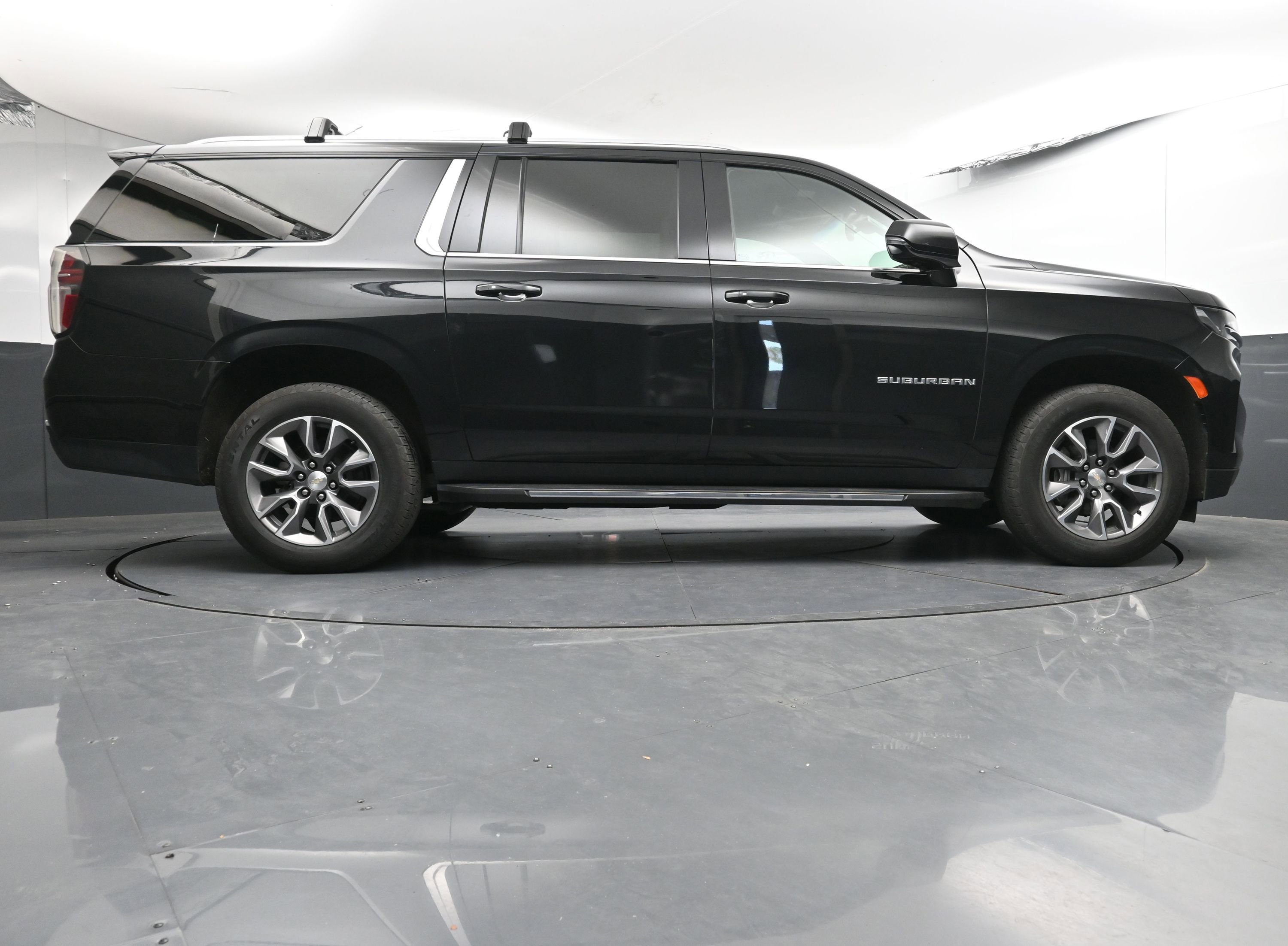 Used 2022 Chevrolet Suburban LT w/ LT Signature Package image 26