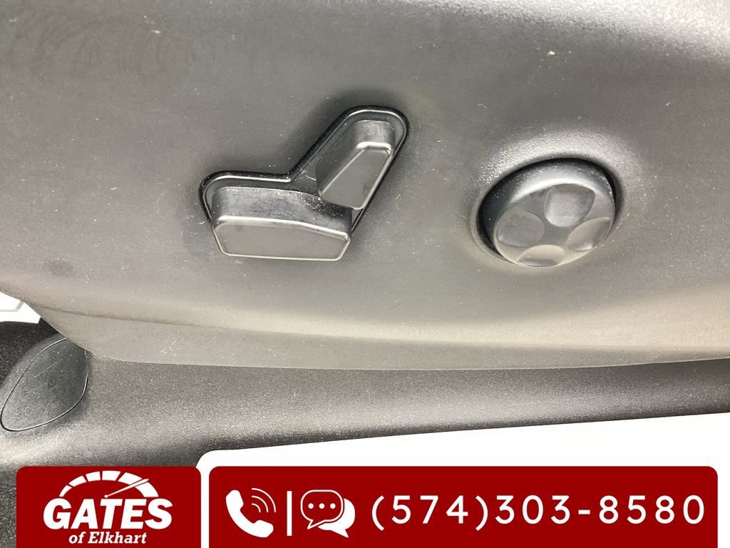 Used 2023 Chrysler Pacifica Touring-L FWD image 17