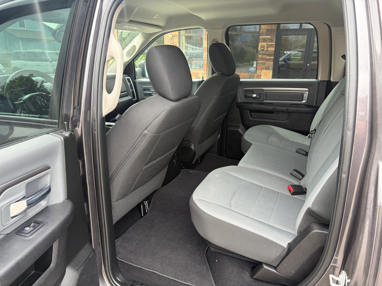 Used 2021 RAM 1500 Classic SLT w/ SLT Plus D￩cor Group image 5