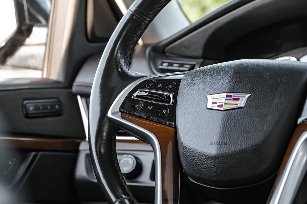 Used 2018 Cadillac Escalade Luxury RWD image 16