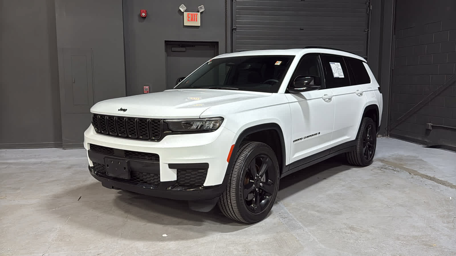 Used 2023 Jeep Grand Cherokee L Laredo AWD/4WD image 3