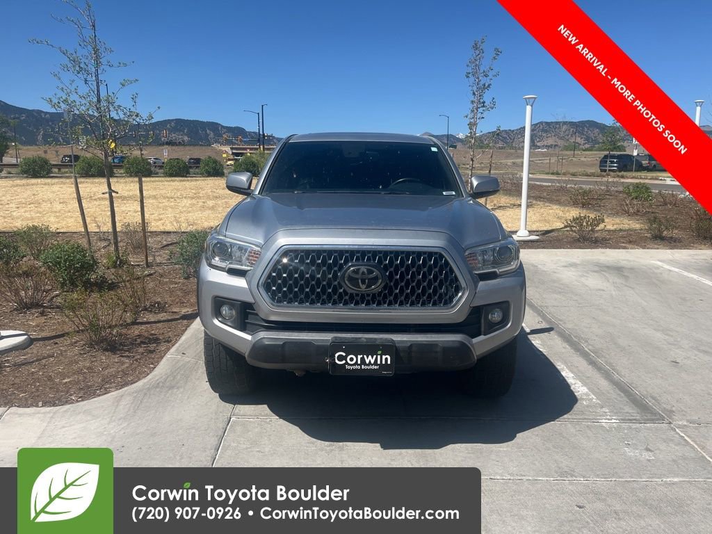 Used 2019 Toyota Tacoma TRD Off-Road w/ TRD Premium Off Road Package AWD/4WD image 2