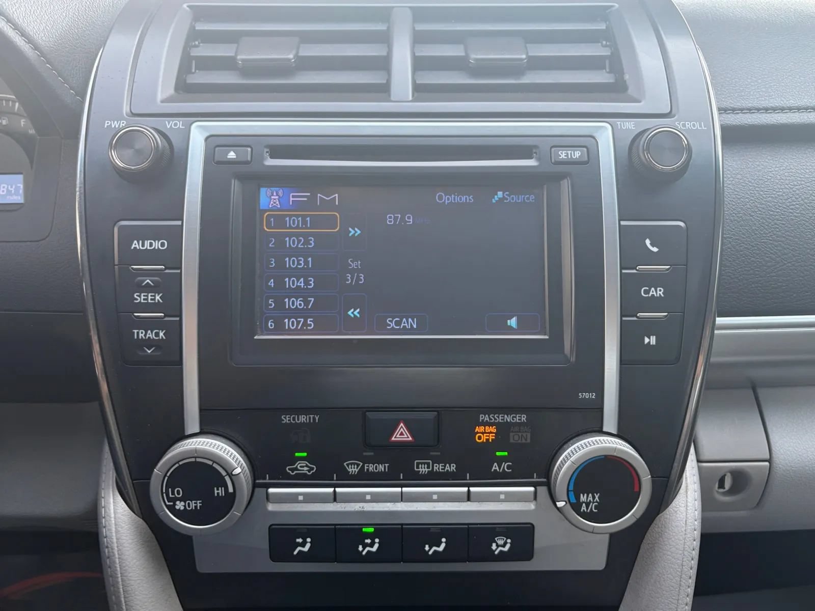Used 2012 Toyota Camry LE FWD image 23