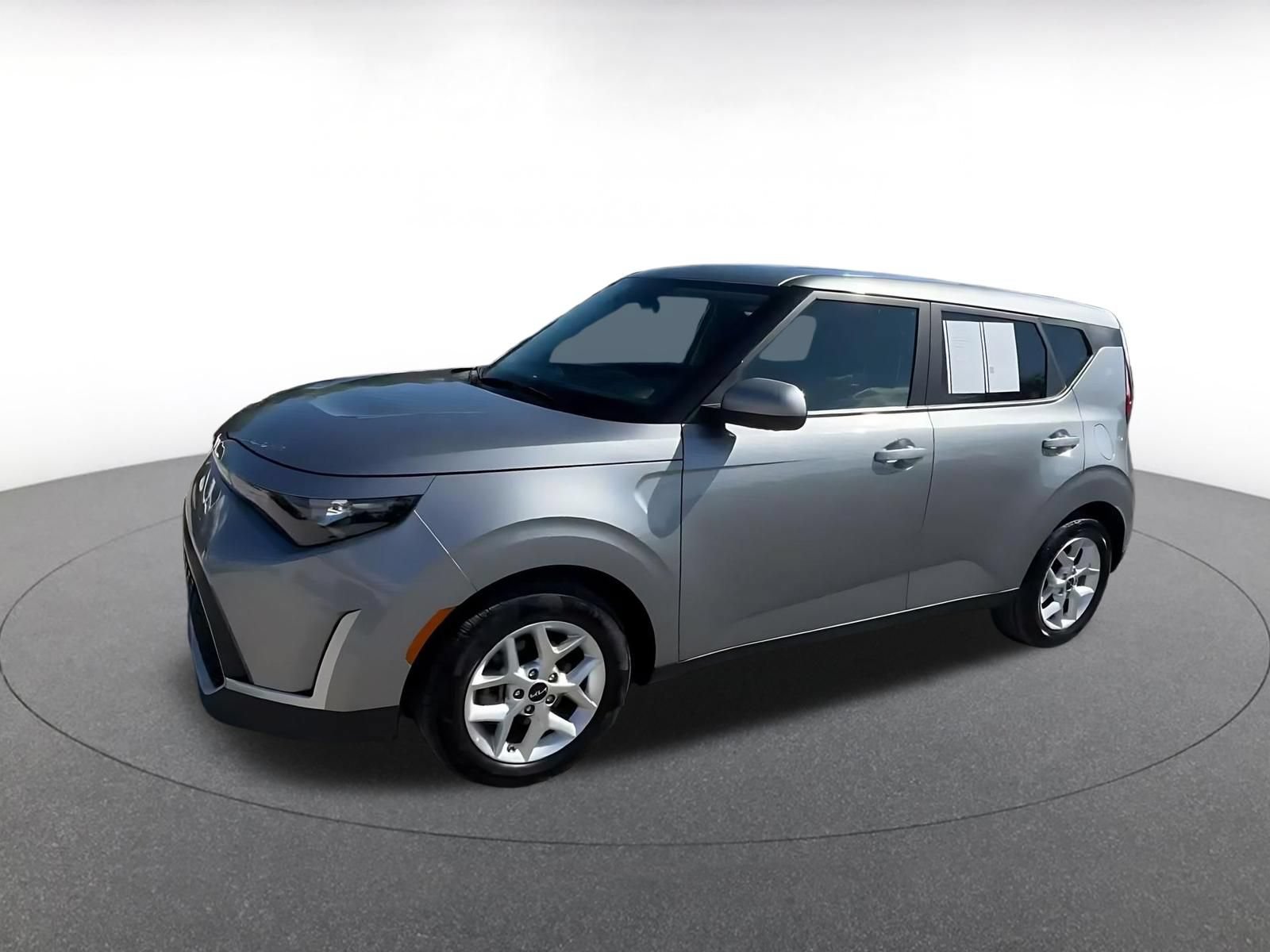 Used 2025 Kia Soul LX w/ LX Technology Package FWD image 7