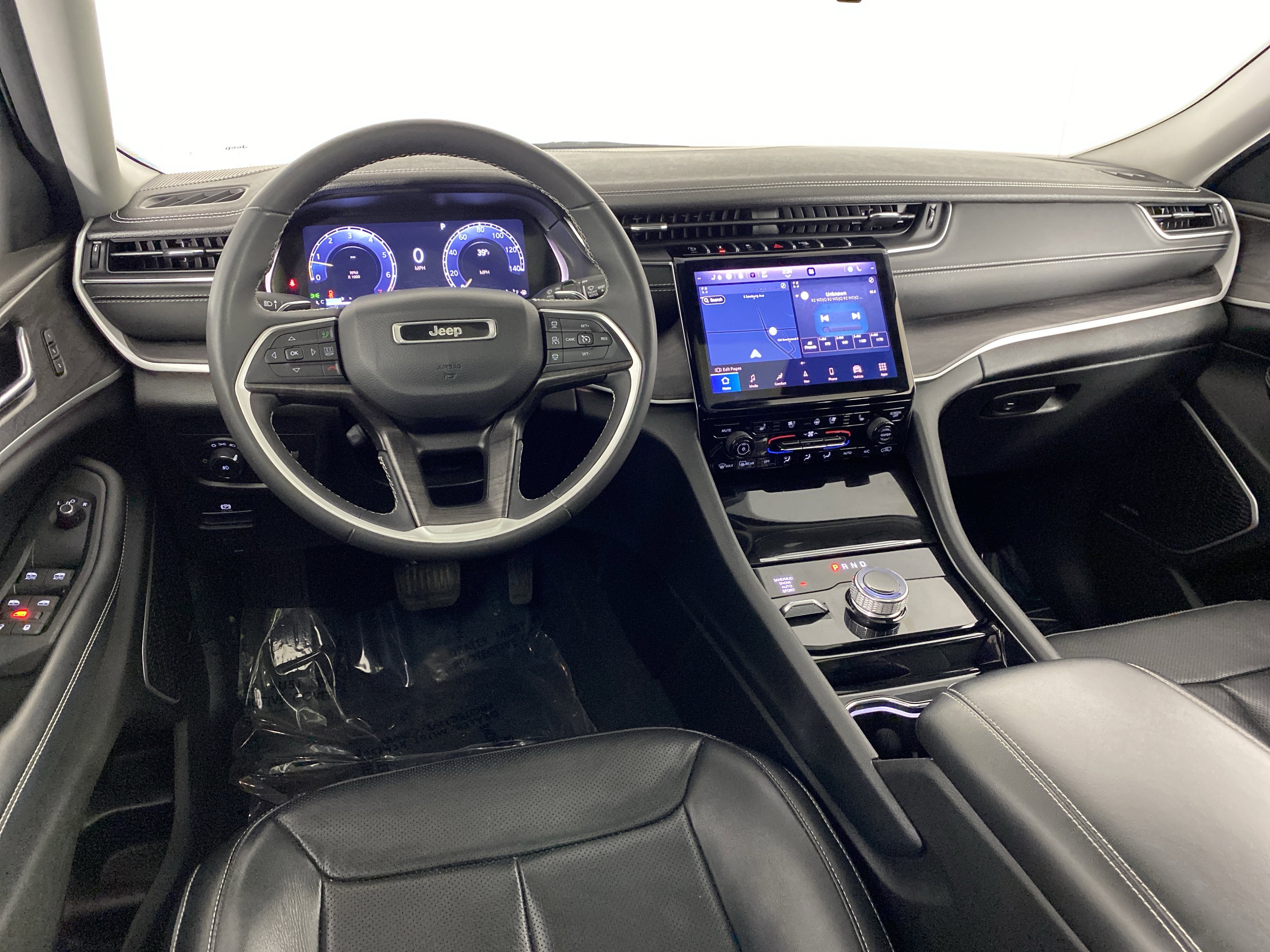 Used 2023 Jeep Grand Cherokee L Limited w/ Luxury Tech Group II image 18