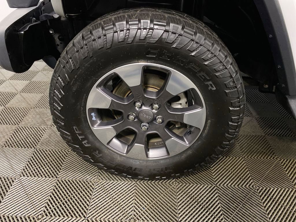 Used 2018 Jeep Wrangler Unlimited Sahara w/ Cold Weather Group image 10