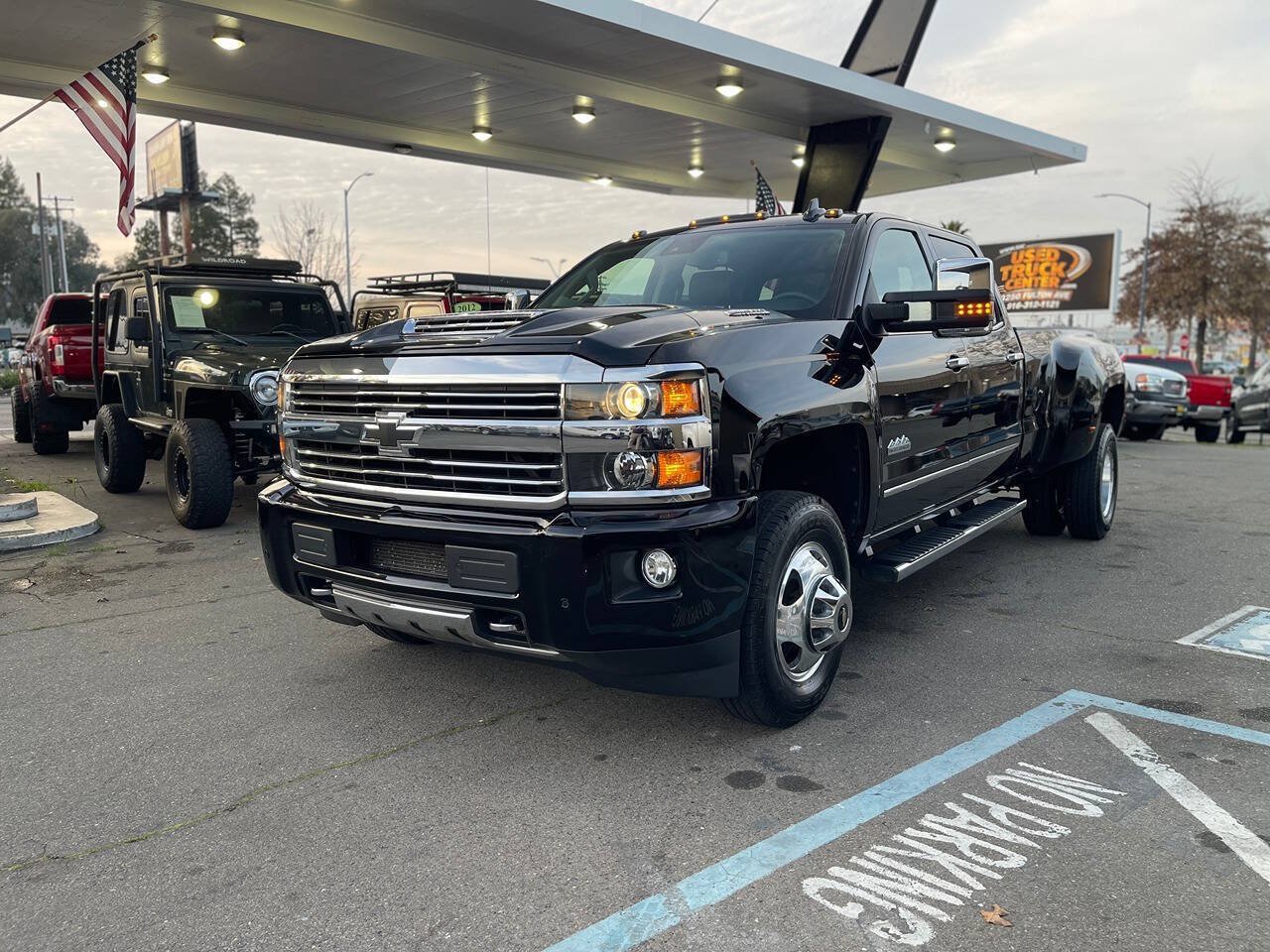 Used 2017 Chevrolet Silverado 3500 High Country w/ Duramax Plus Package AWD/4WD image 9