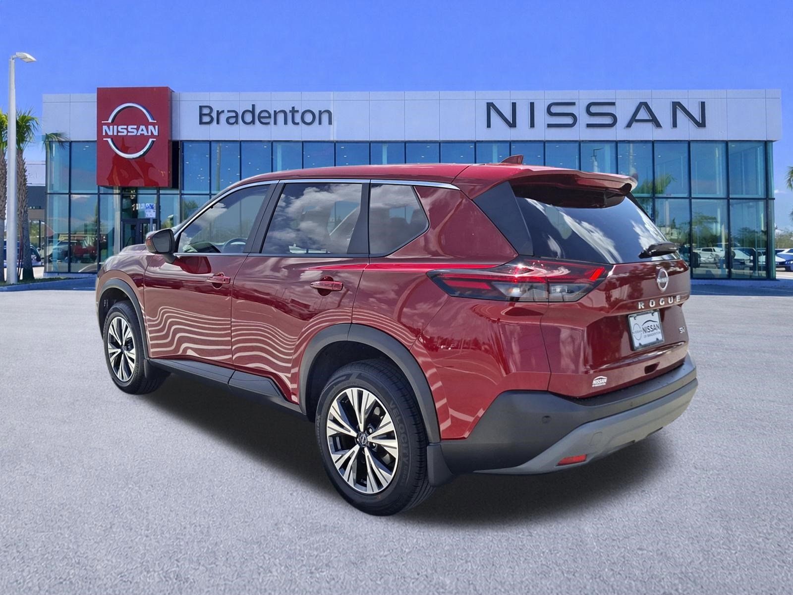 Used 2023 Nissan Rogue SV image 7
