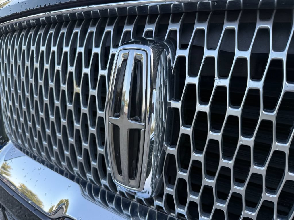 Used 2018 Lincoln Navigator L Reserve w/ Technology Package AWD/4WD image 11