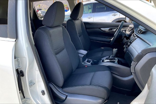 Used 2017 Nissan Rogue SV AWD/4WD image 6