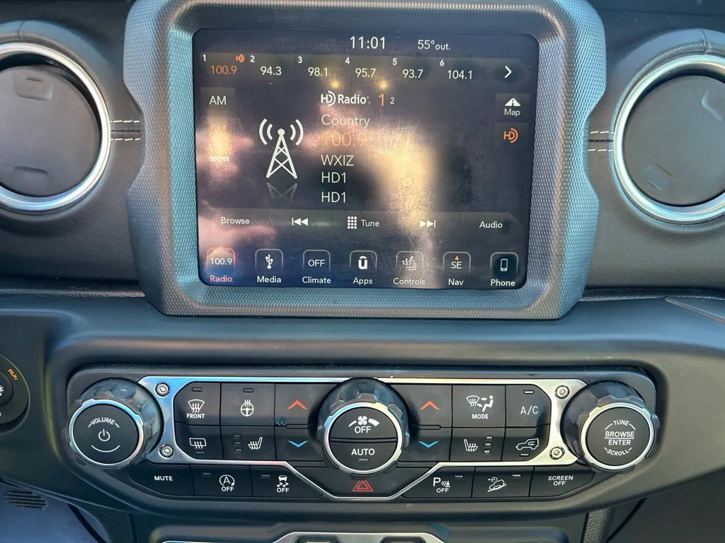 Used 2019 Jeep Wrangler Unlimited Sahara w/ Dual Top Group AWD/4WD image 23