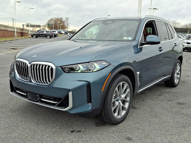 New 2026 BMW X5 xDrive40i w/ Premium Package image 2