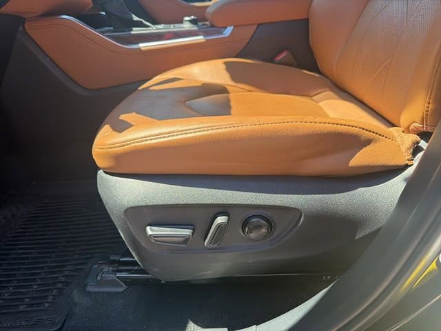 Used 2023 Toyota Highlander Platinum image 9