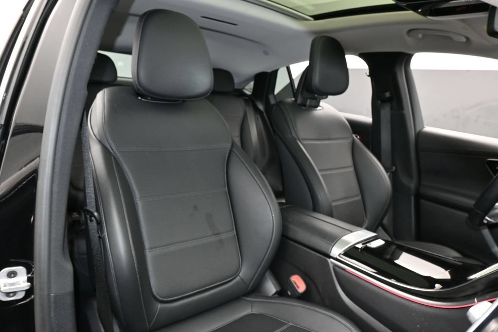 Used 2025 Mercedes-Benz GLC 300 4MATIC image 44
