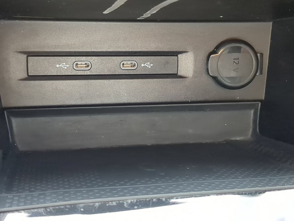 Certified 2023 Volkswagen Taos SE w/ Panoramic Sunroof Package FWD image 24