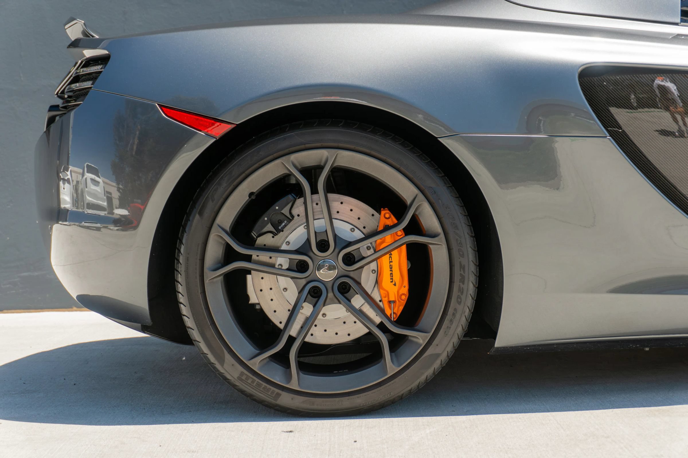 Used 2014 McLaren MP4-12C Spider RWD image 39