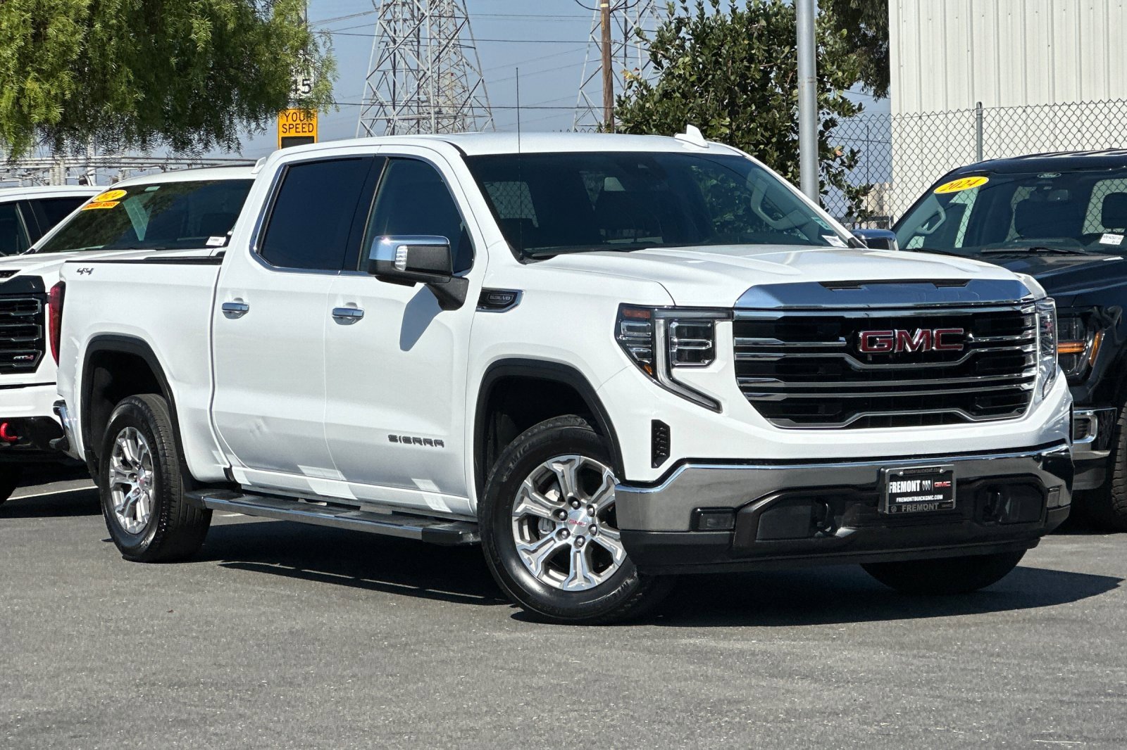 Used 2024 GMC Sierra 1500 SLT image 2