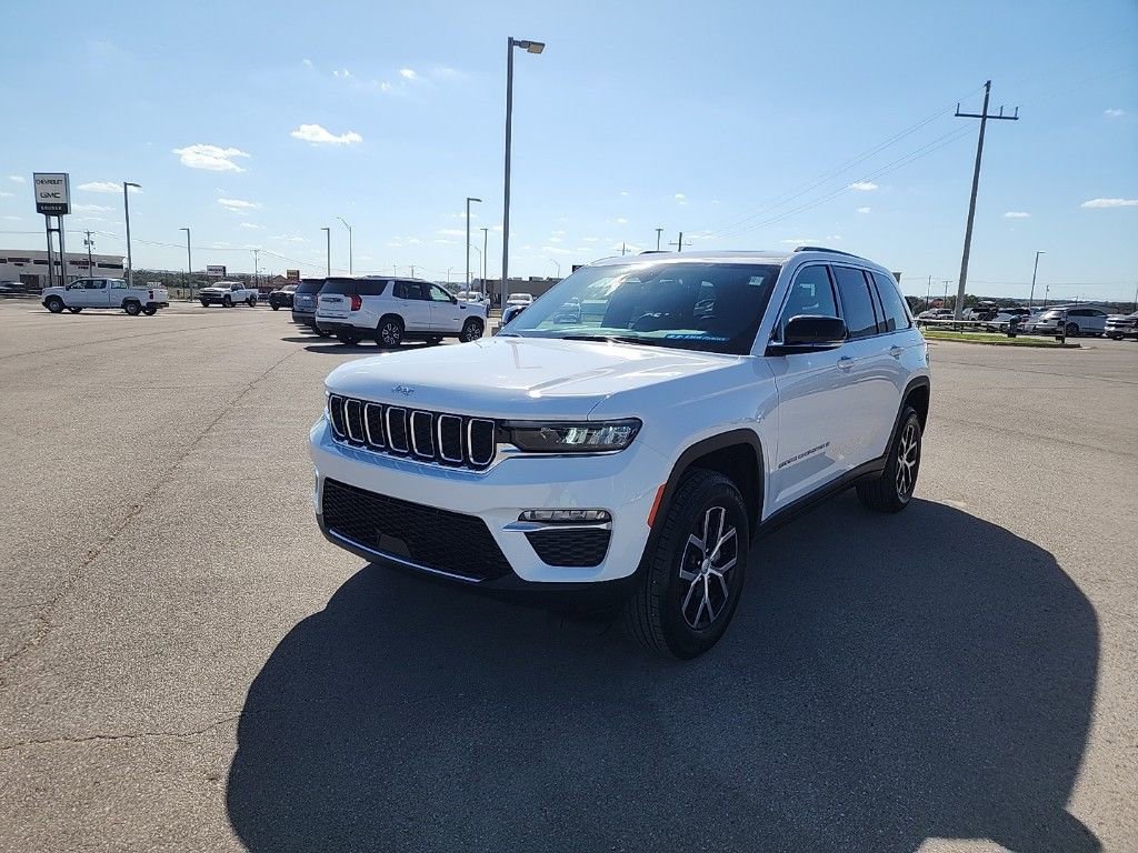 Used 2024 Jeep Grand Cherokee Limited image 3