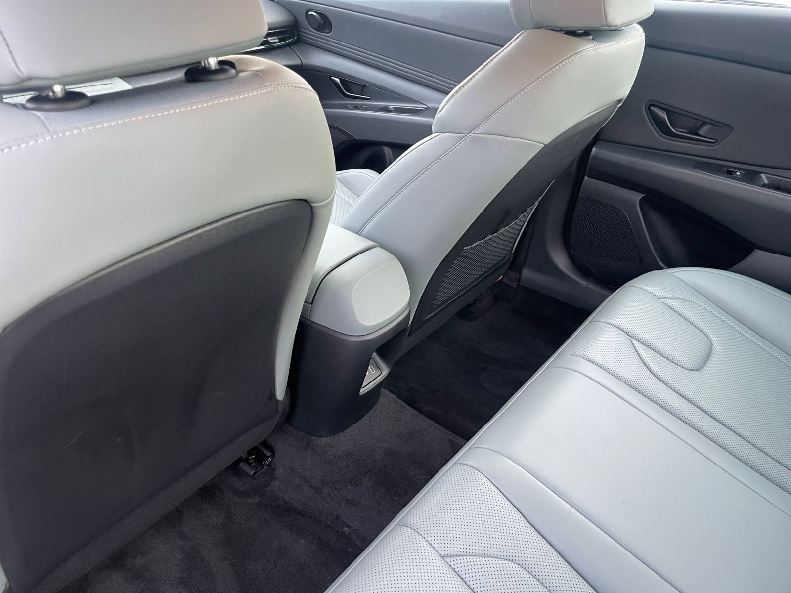 Used 2025 Hyundai Elantra Limited image 24