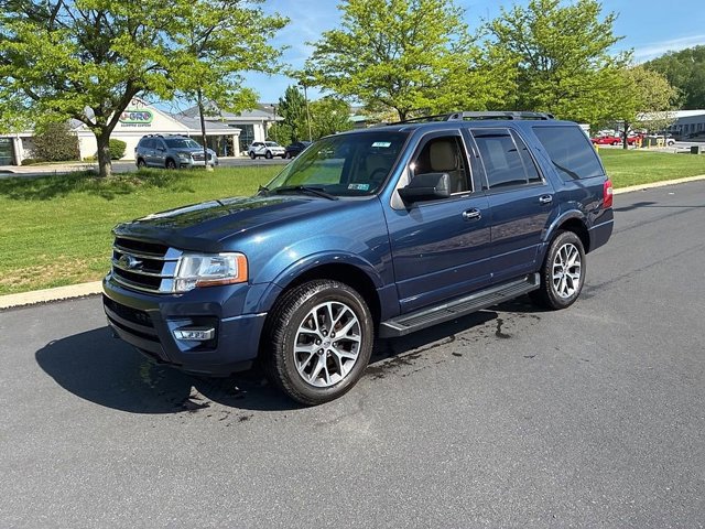 Used 2017 Ford Expedition XLT w/ Equipment Group 202A AWD/4WD image 17