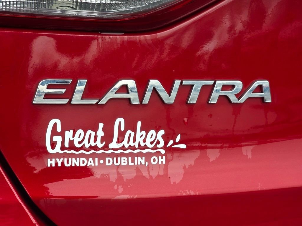 Used 2017 Hyundai Elantra SE image 12