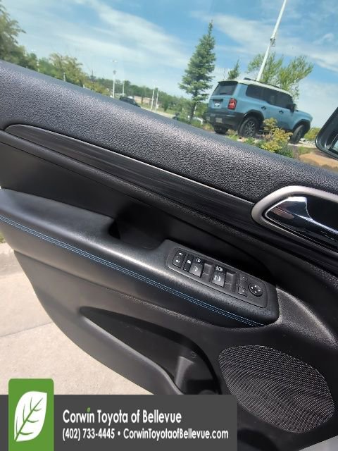Used 2019 Jeep Grand Cherokee Laredo AWD/4WD image 41