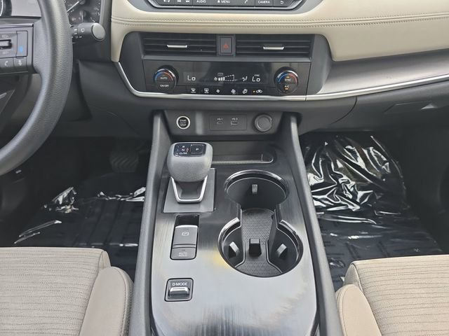 Used 2023 Nissan Rogue SV FWD image 3