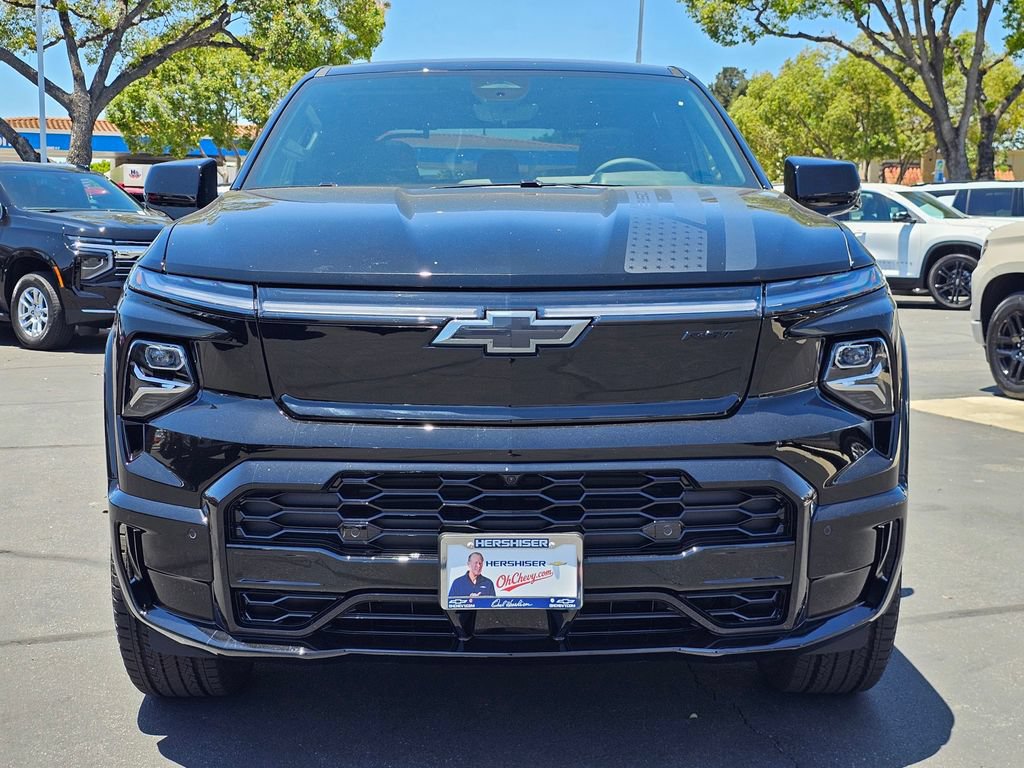 New 2026 Chevrolet Silverado EV 4x4 Crew Cab image 2
