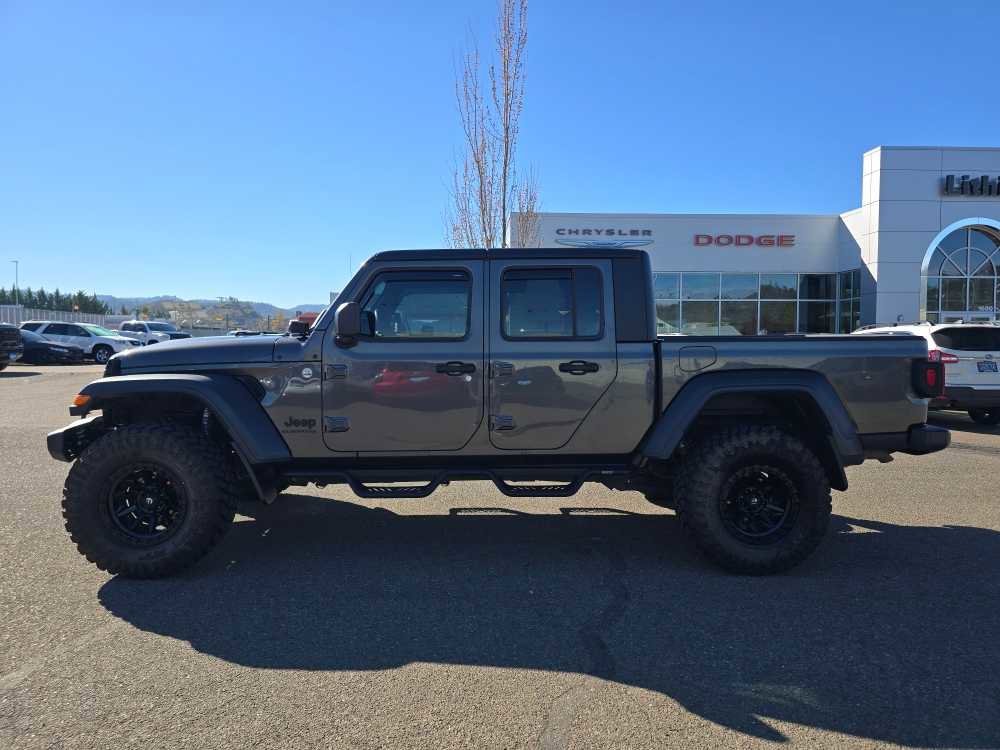 Used 2020 Jeep Gladiator Sport image 2