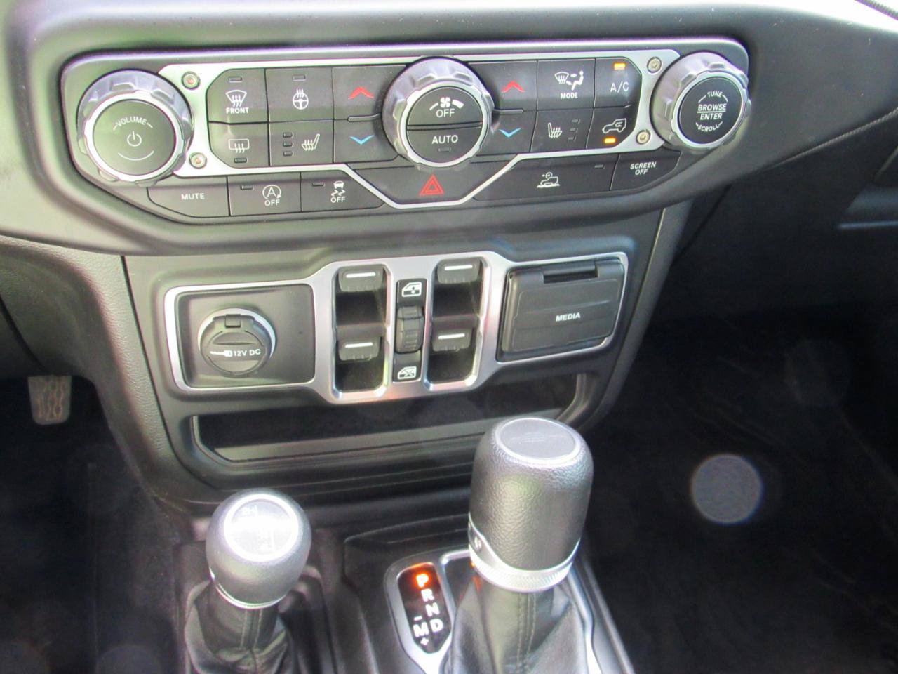 Used 2023 Jeep Gladiator Sport AWD/4WD image 29