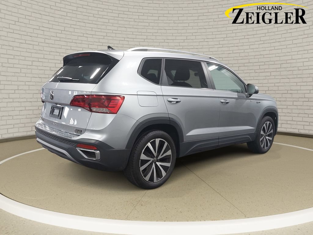 Used 2023 Volkswagen Taos SE w/ Panoramic Sunroof Package AWD/4WD image 5