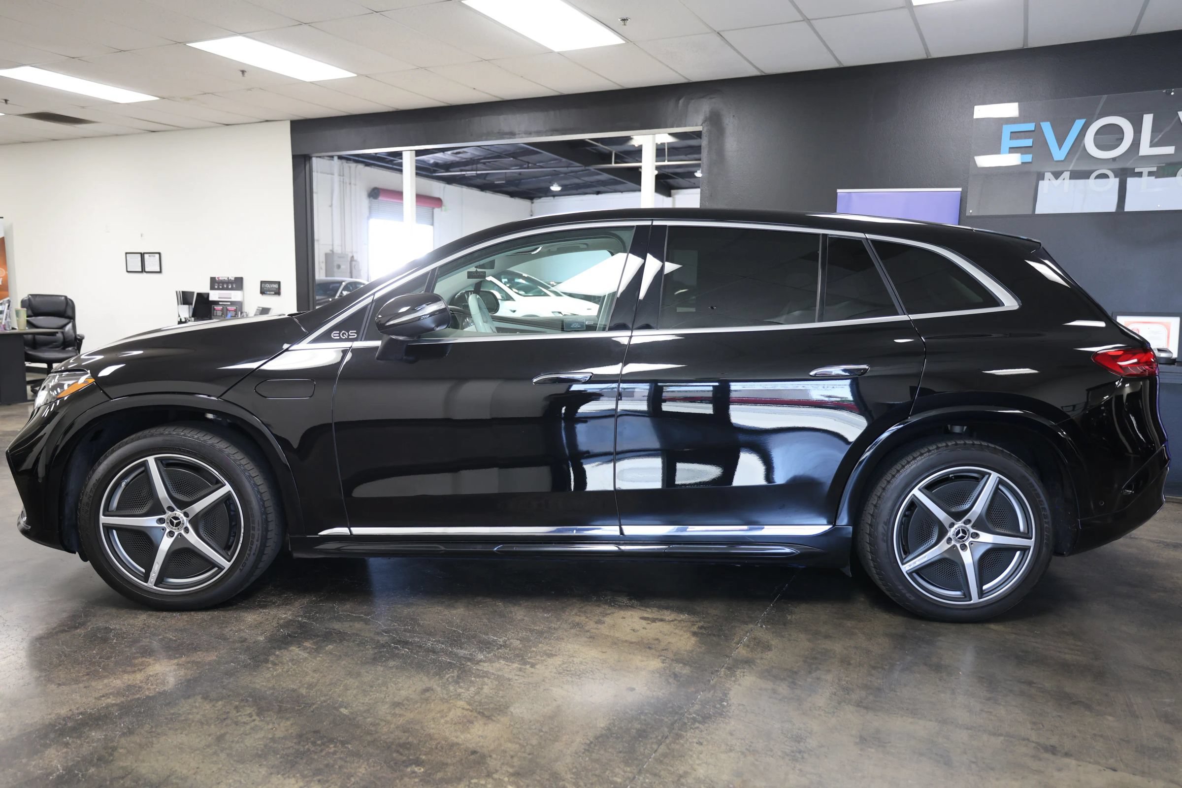 Used 2023 Mercedes-Benz EQS 580 4MATIC SUV image 9