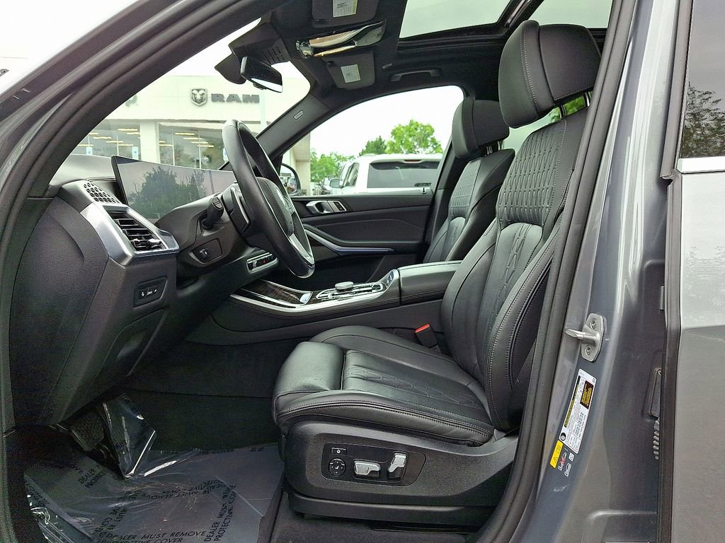 Used 2025 BMW X5 xDrive50e AWD/4WD image 14