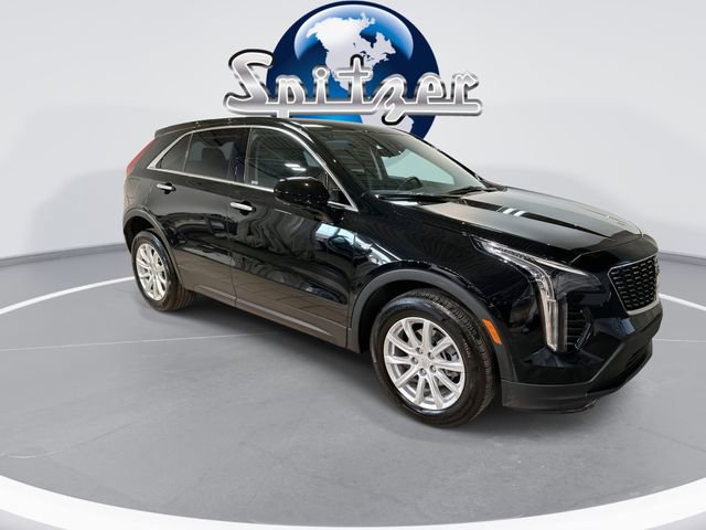 Used 2023 Cadillac XT4 Luxury w/ Cold Weather Package image 2